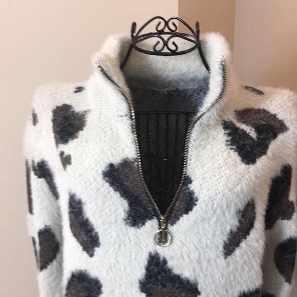 Entro Animal Print Long Sleeve Sweater - Picture 4 of 8